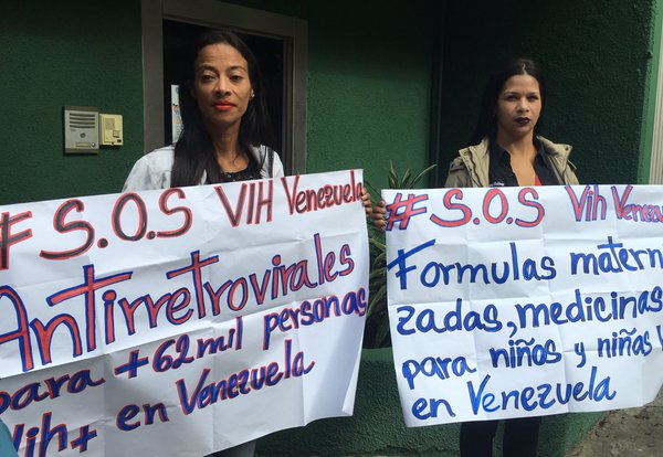 ONG protestan por la falta de antirretrovirales frente a la sede de la OPS en Venezuela