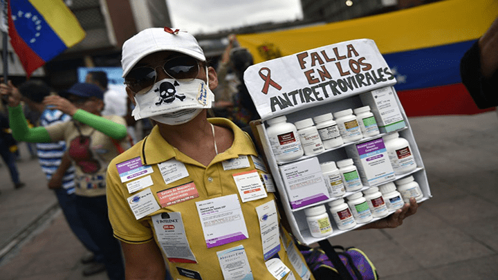 Más de 100.000 venezolanos con VIH padecen por falta de medicinas