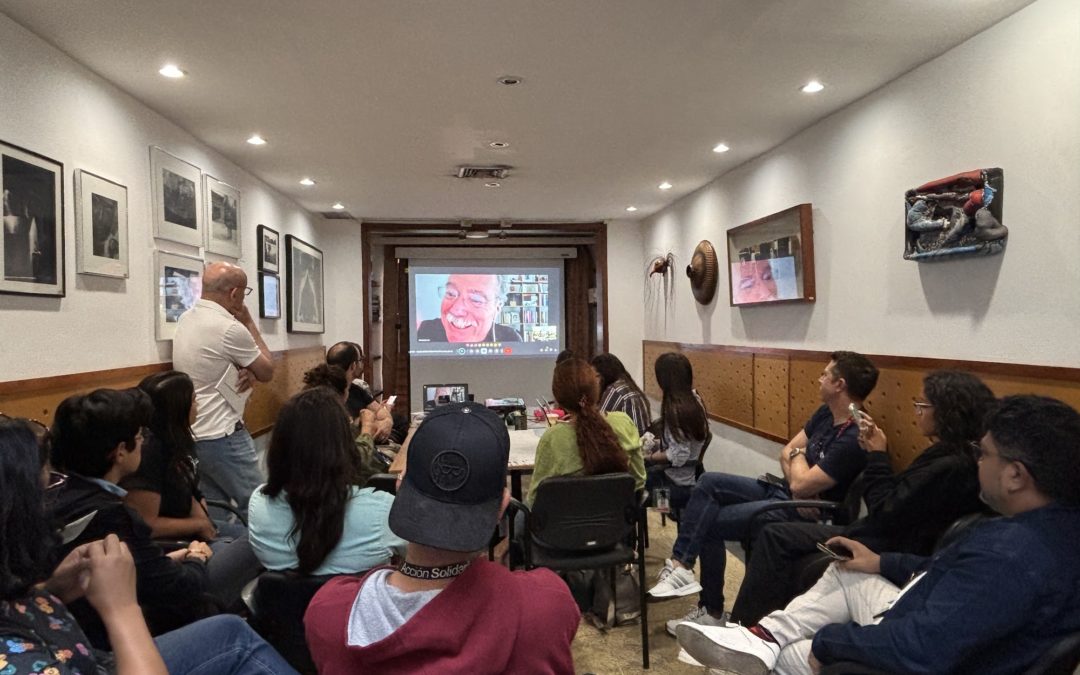 Foro con el escritor Alberto Barrera Tyszka en Acción Solidaria